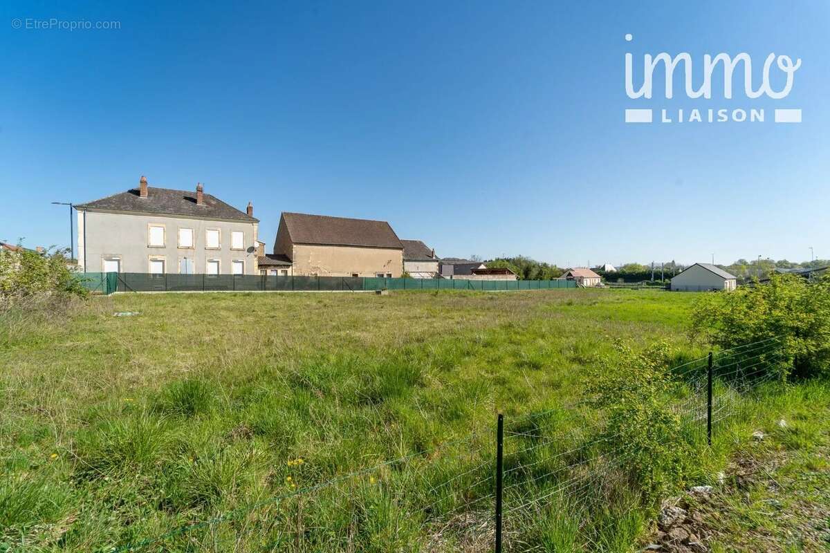 Terrain à FOURCHAMBAULT