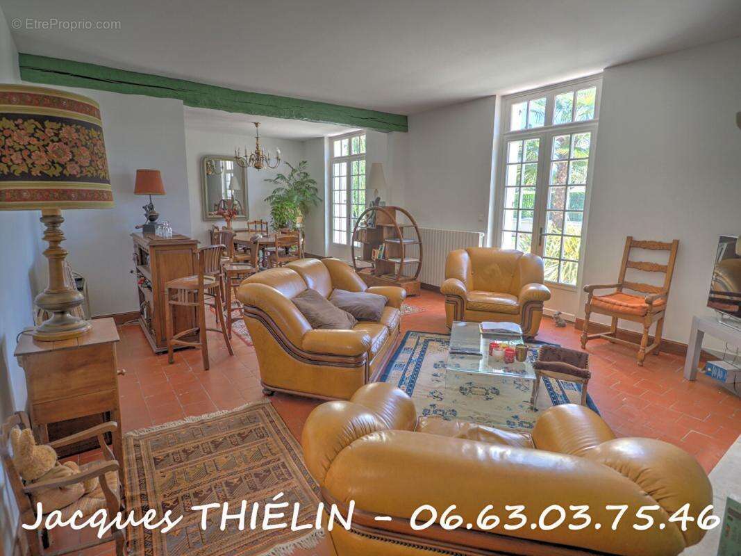 Maison à LONGUE-JUMELLES