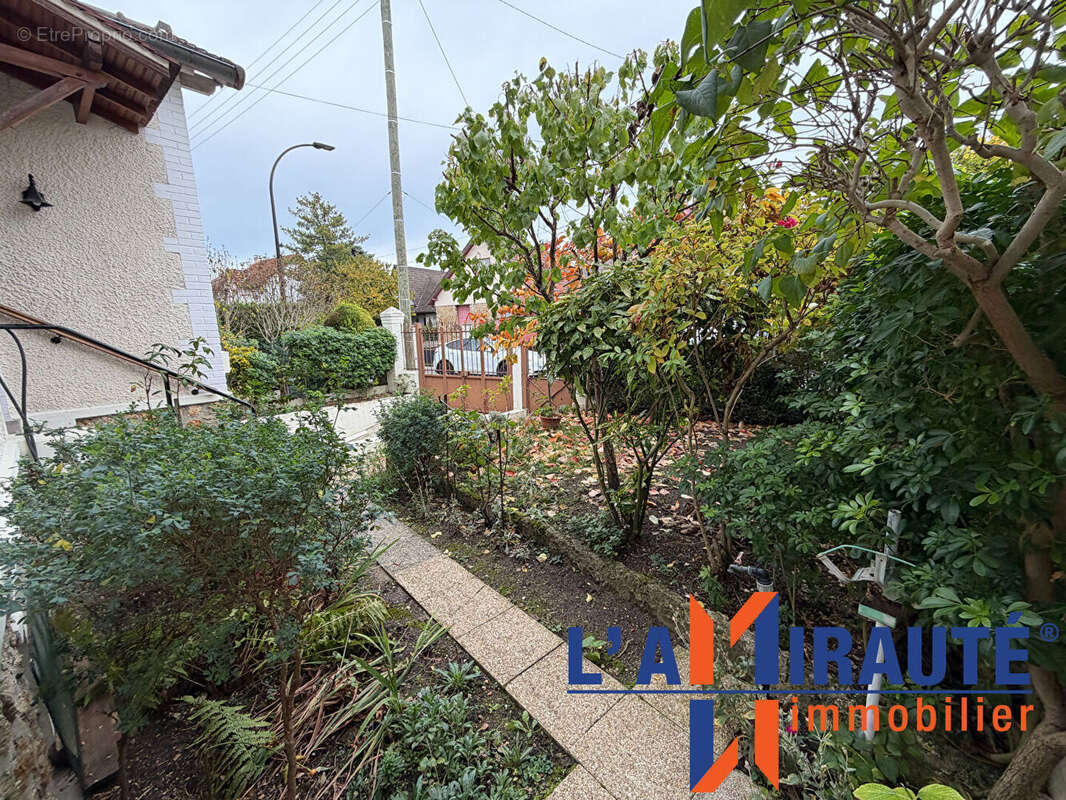 Maison à SARTROUVILLE