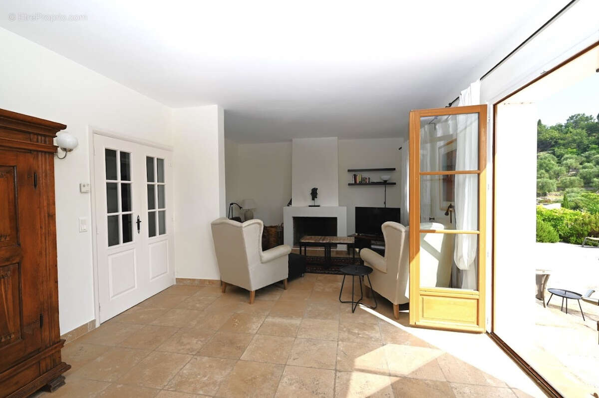 Maison à CHATEAUNEUF-GRASSE