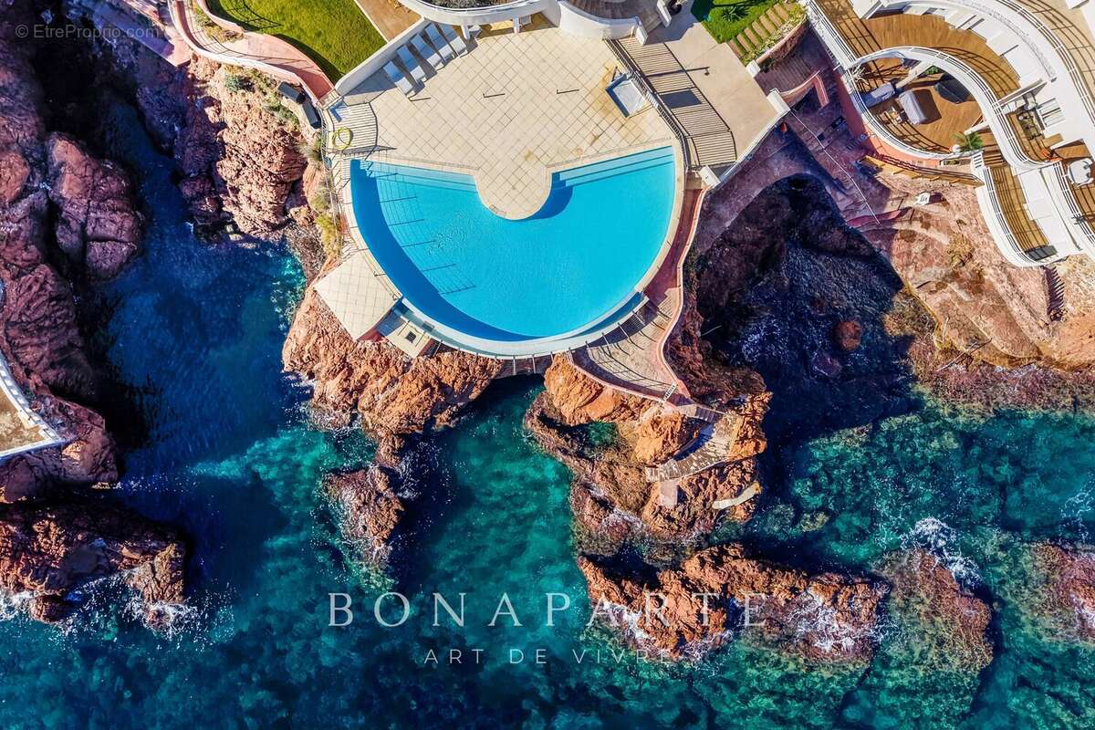 VUE MER PANORAMIQUE : Duplex d’exception de 60 m² pieds dans l’eau avec jardin privatif de 36 m² - photo 2