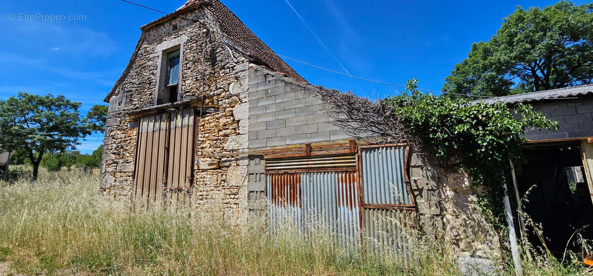 Corps de ferme 130m² hab - 6 bâtiments - photo 18