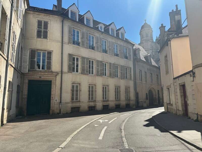 Dijon centre  place saint michel studio de 21.65 m2  dans un superbe hotel particulier - photo 2