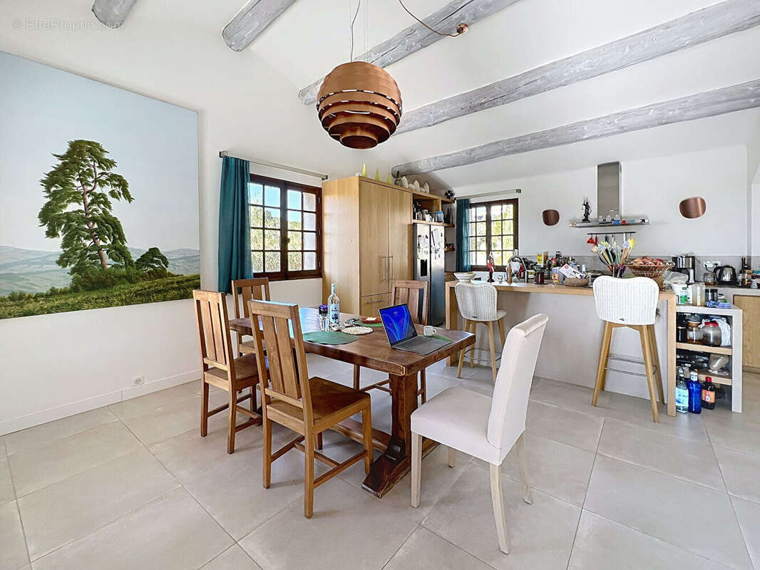 Maison à CABRIERES-D&#039;AIGUES