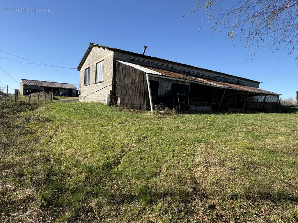 Appartement à JUILLAC