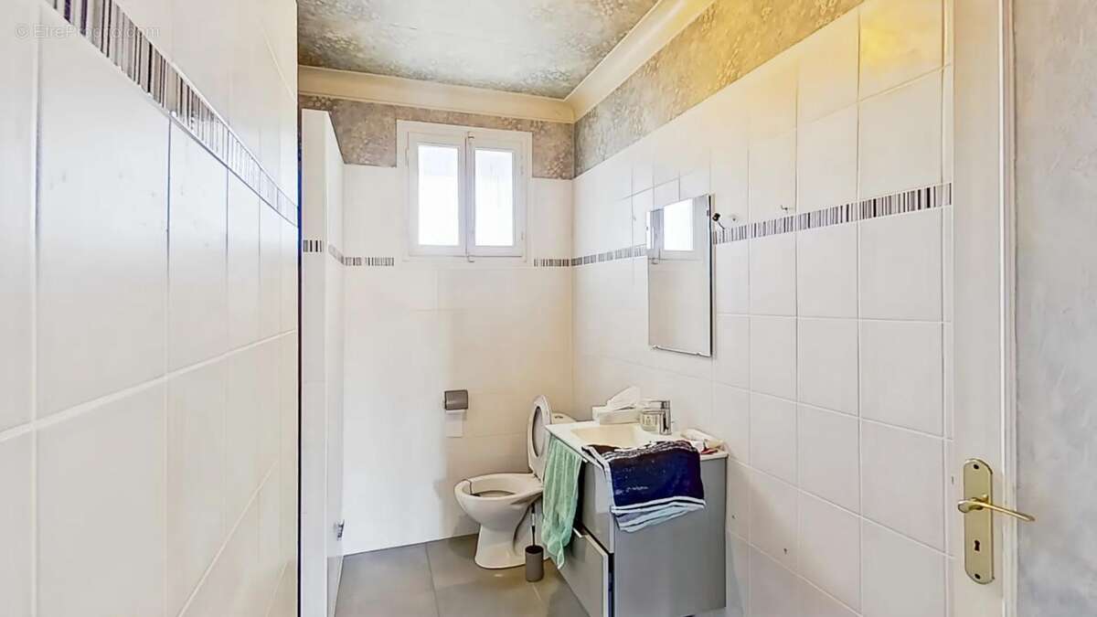 Maison à SAINT-LAURENT-DE-LA-SALANQUE