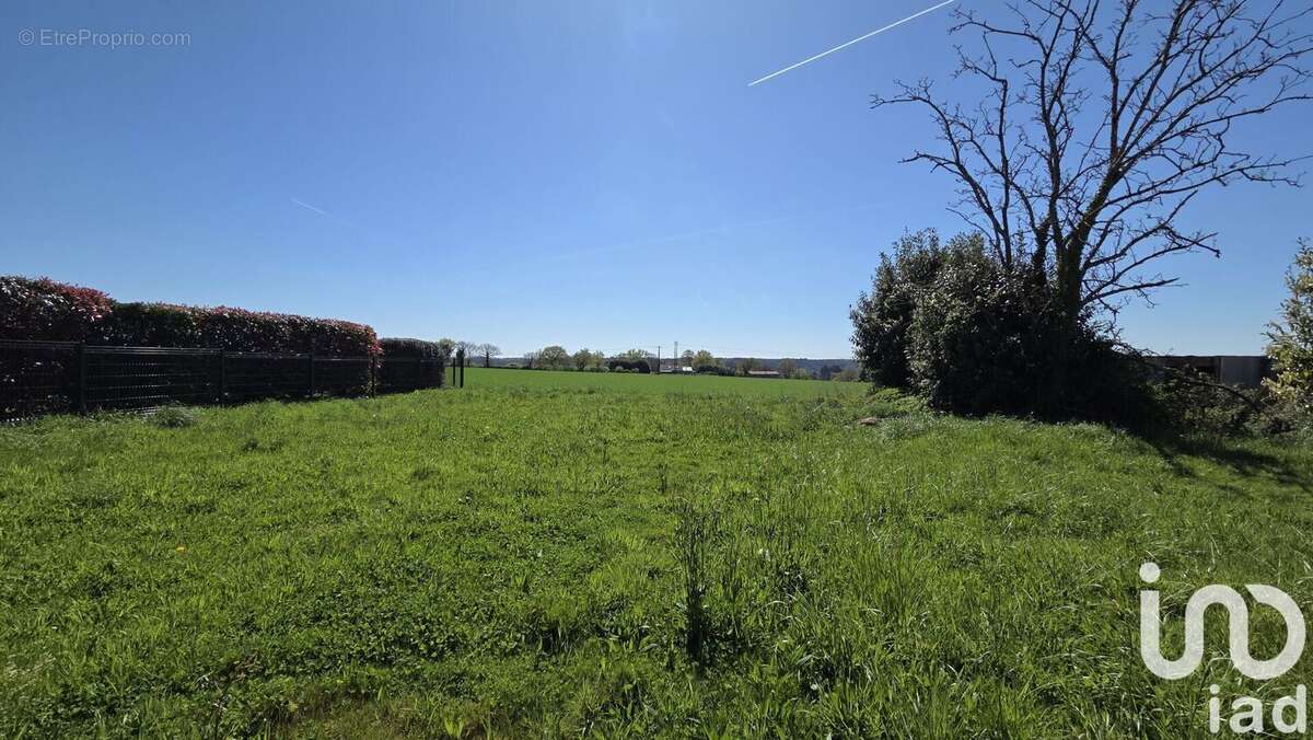 Photo 3 - Terrain à PEILLAC