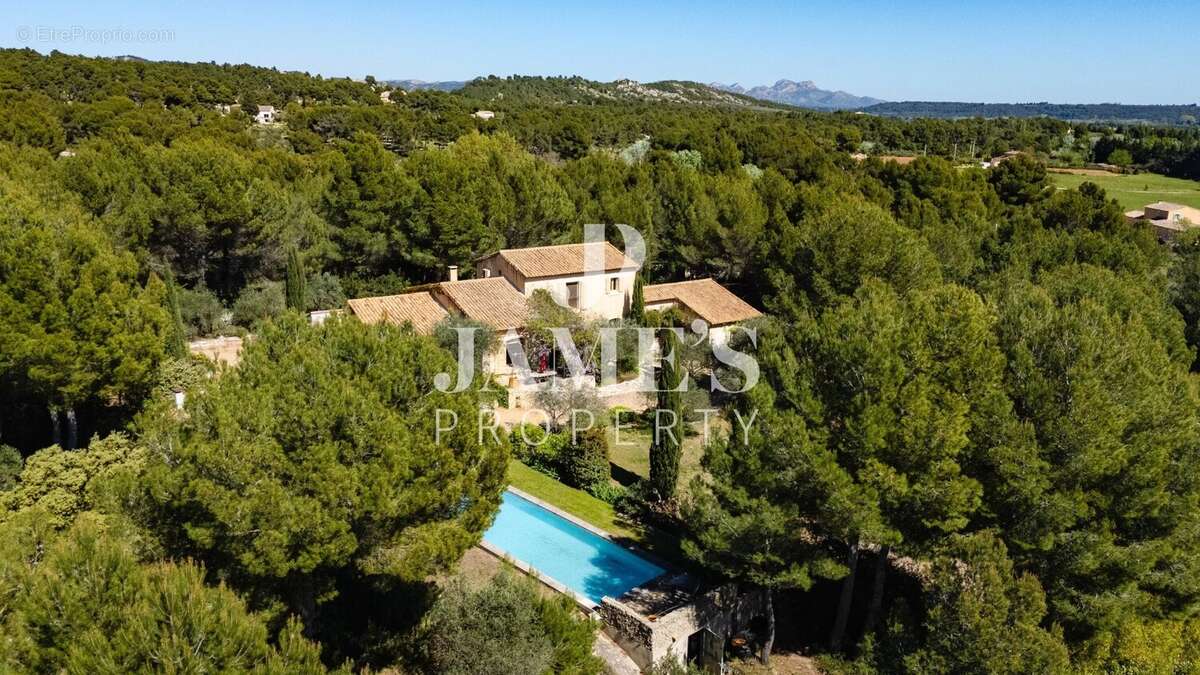 Maison 250 m² à Maussane-Les-Alpilles  - photo 3