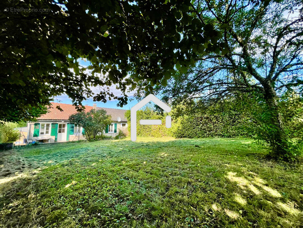 Maison à DUN-LES-PLACES