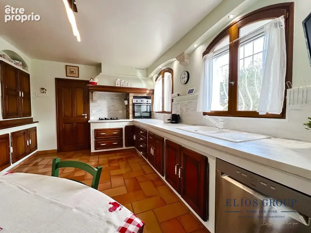 Maison 6 pièces 220 m² à vendre à Nans-Les-Pins (83860) - photo 8