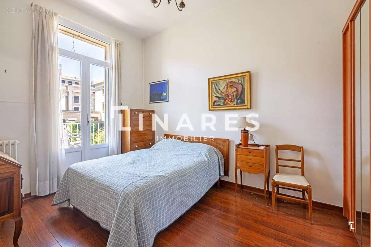 CENTRAL PARADIS - Appartement T4 de 158m2 - Balcon - Cave -  2 chambres de bonne - 13008 - photo 20