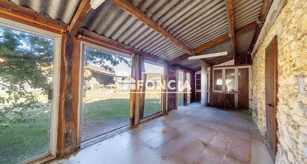 Maison à LIVERS-CAZELLES