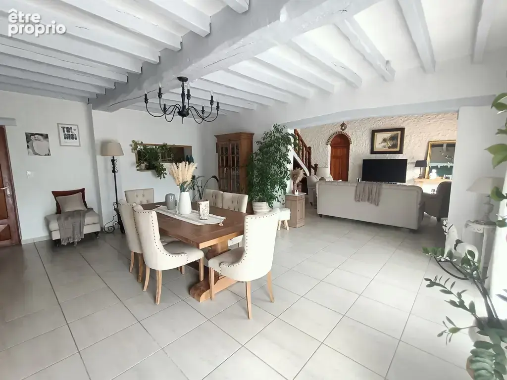 Propriété de 220m2 avec garage et piscine - photo 6