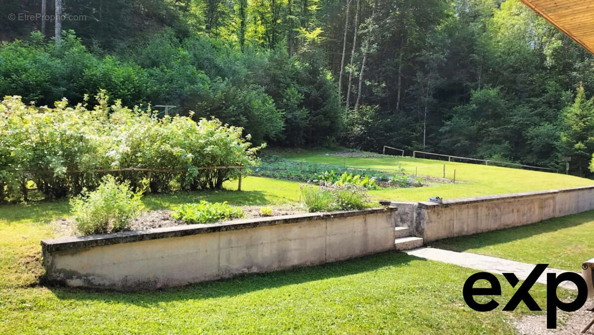 Maison à CHEZERY-FORENS