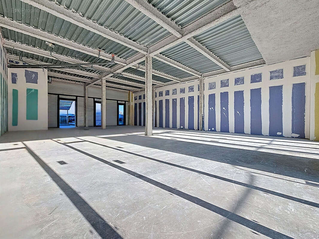 Commerce à LES PONTS-DE-CE