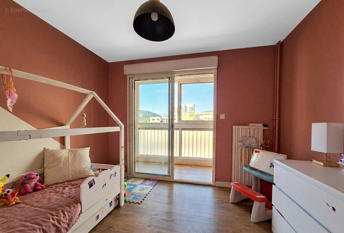 Appartement à LA VALETTE-DU-VAR