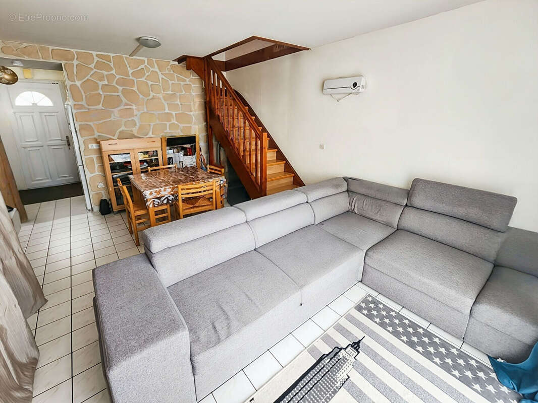 Maison à MOISSY-CRAMAYEL