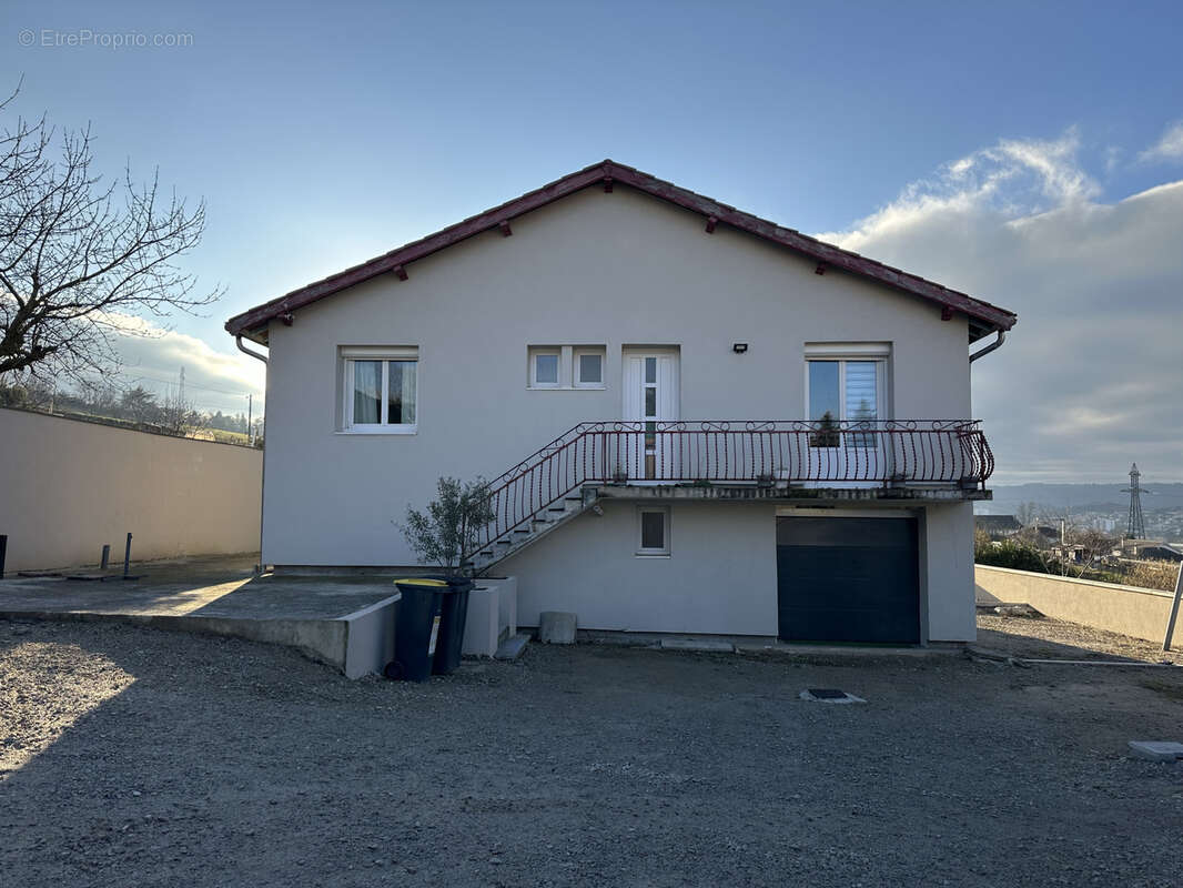 Maison à LE CHAMBON-FEUGEROLLES