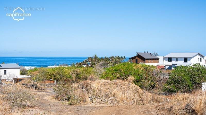 Terrain à LES TROIS-BASSINS