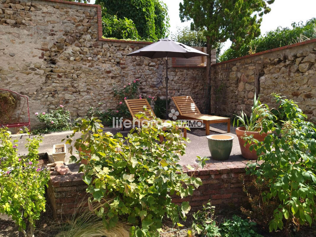 Maison à LE MONTET