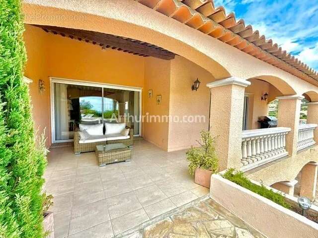 Maison à LES ISSAMBRES