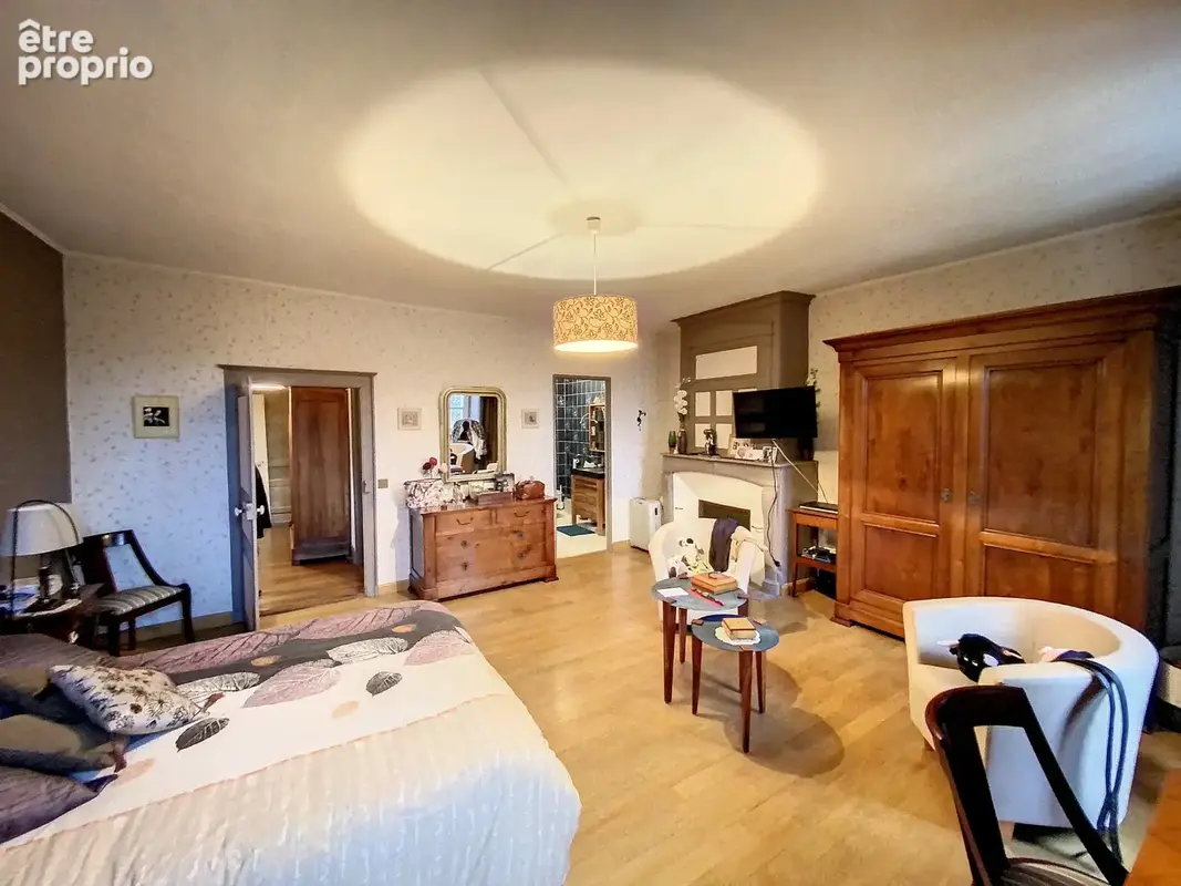 Grande Maison de ville de 249 m2 avec joli terrain de 859 m2. - photo 10