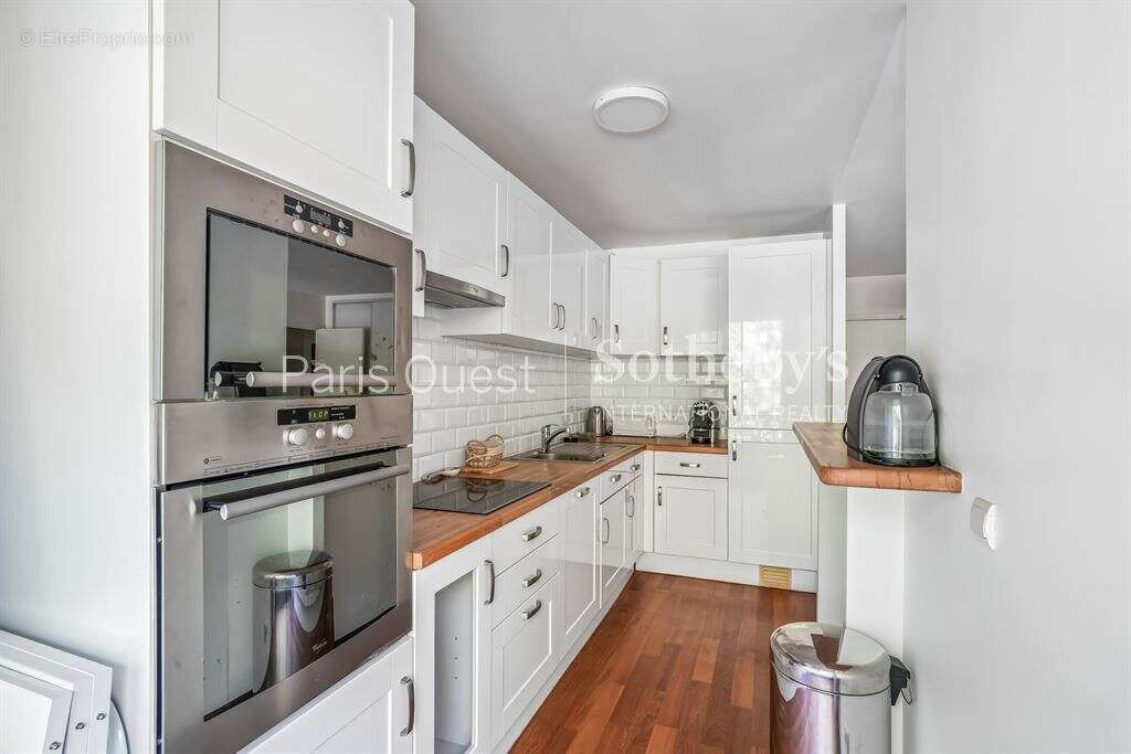 Appartement à NEUILLY-SUR-SEINE