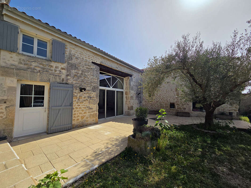 Maison à FLEAC