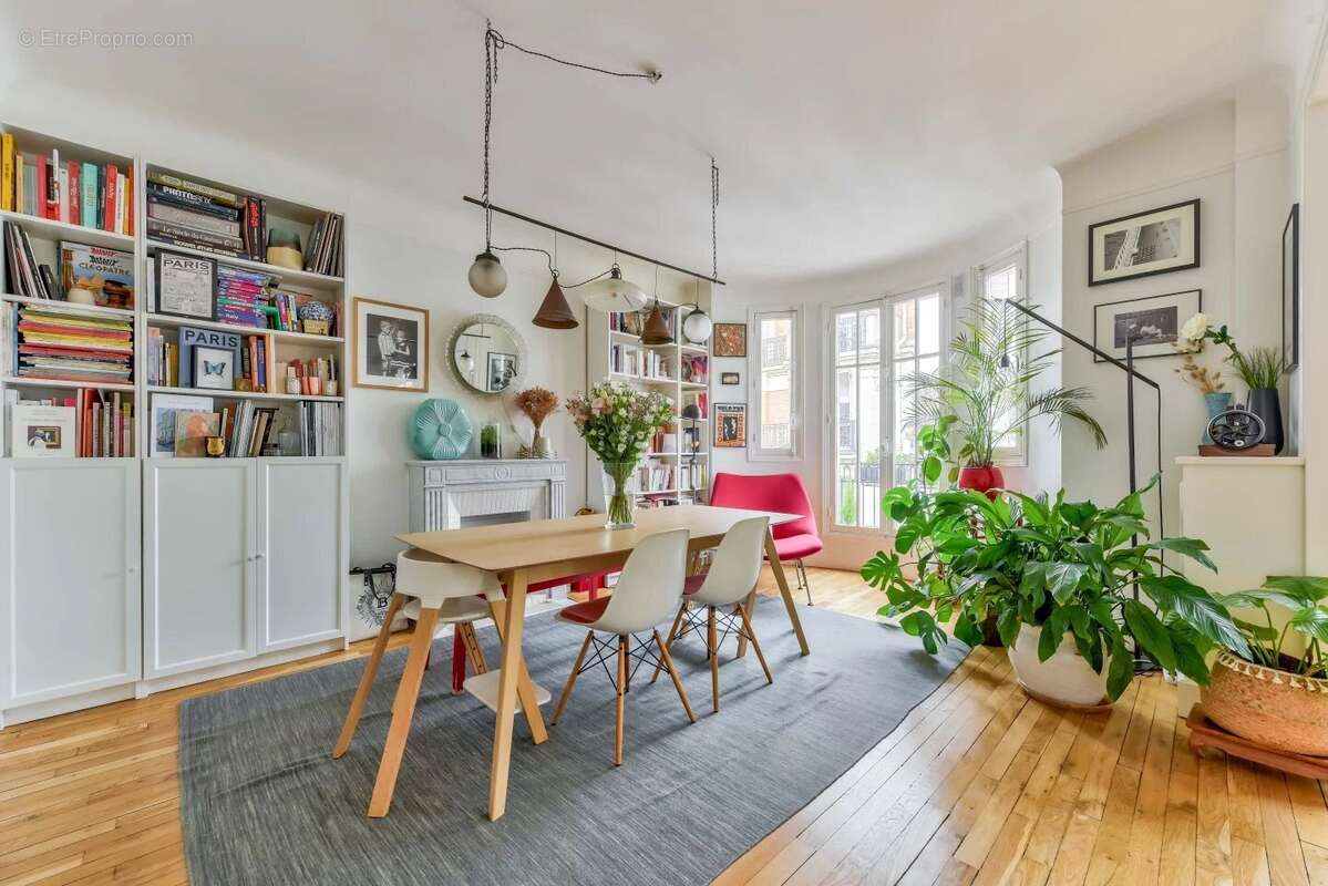 Appartement à PARIS-16E