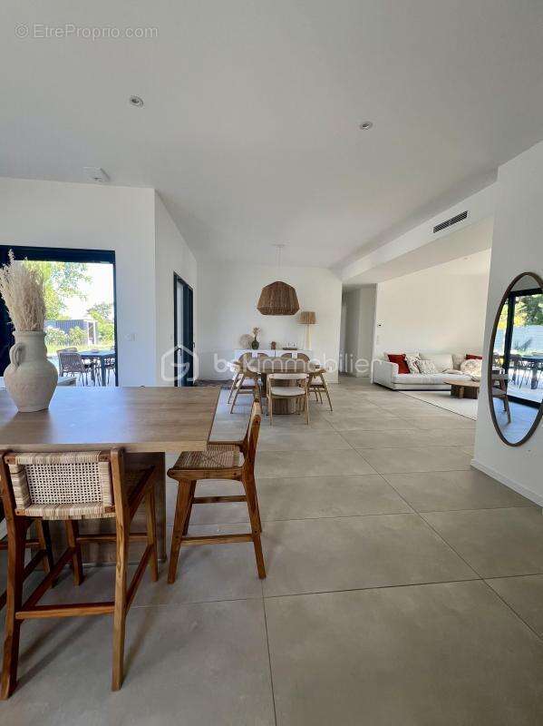 Maison à SAINTE-COLOMBE-EN-BRUILHOIS