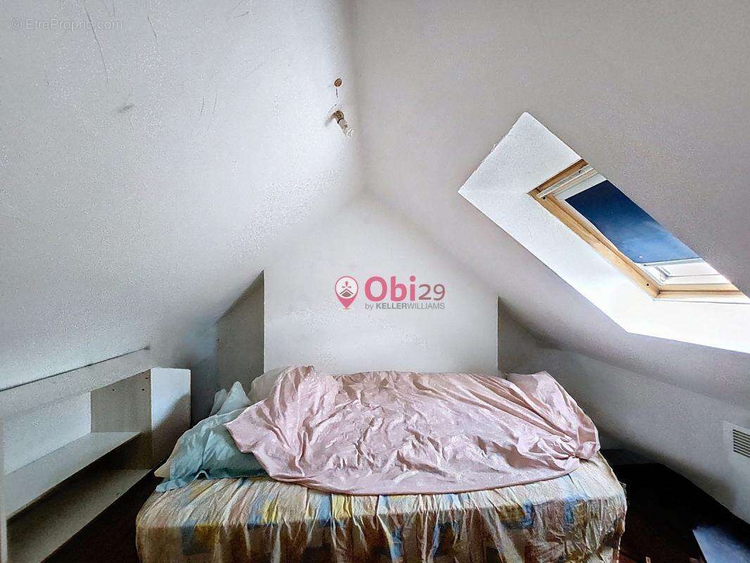 Maison à CHATEAUNEUF-DU-FAOU