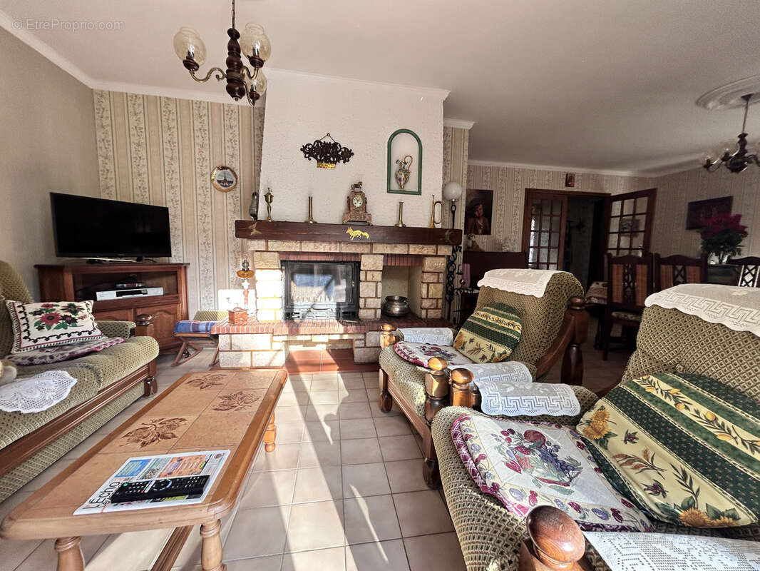 Maison à BEZ-ET-ESPARON