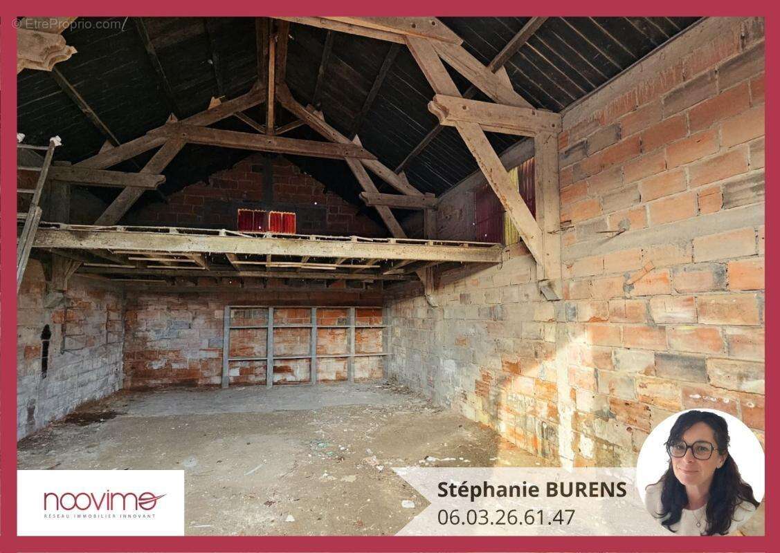 Parking à MAULEVRIER