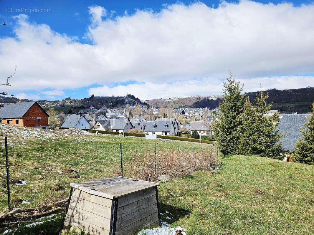 Maison à BESSE-ET-SAINT-ANASTAISE