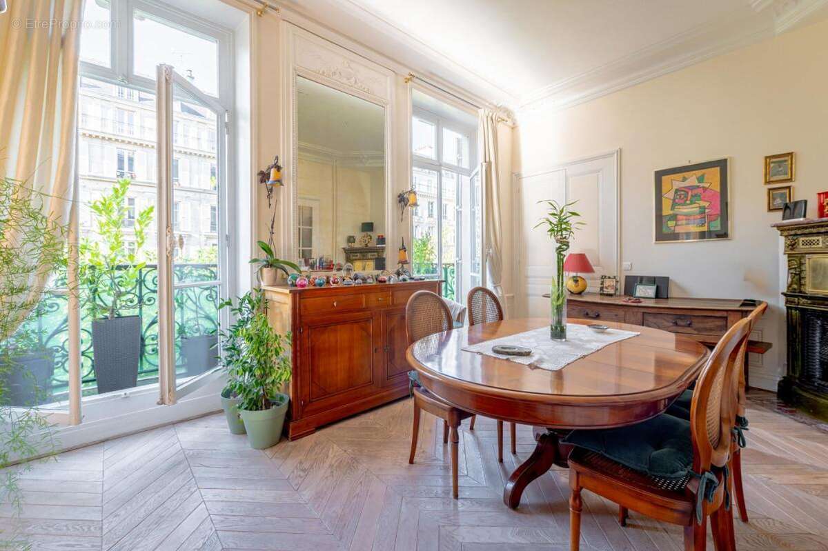 Appartement à PARIS-11E