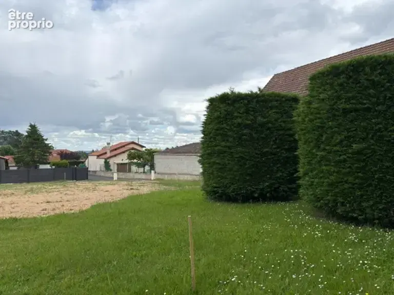 Terrain 560 m² à Saint-Marcellin-En-Forez  - photo 3