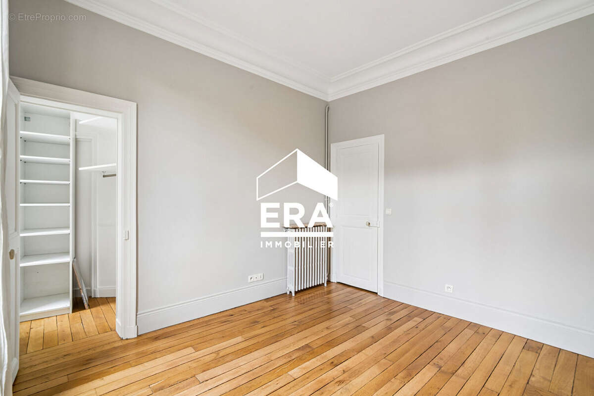Appartement à PARIS-8E