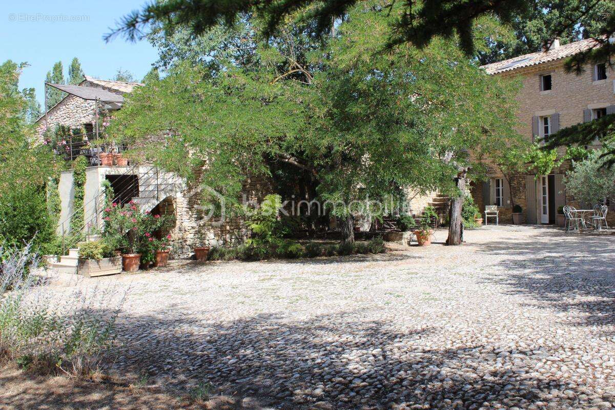 Maison à GORDES