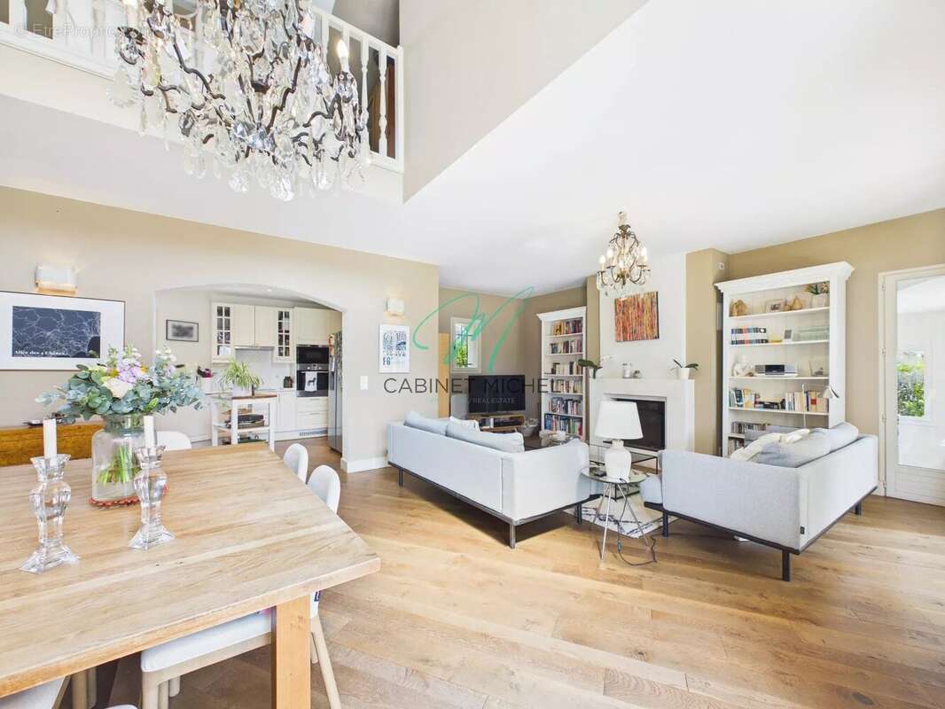 Maison à ROQUEFORT-LES-PINS