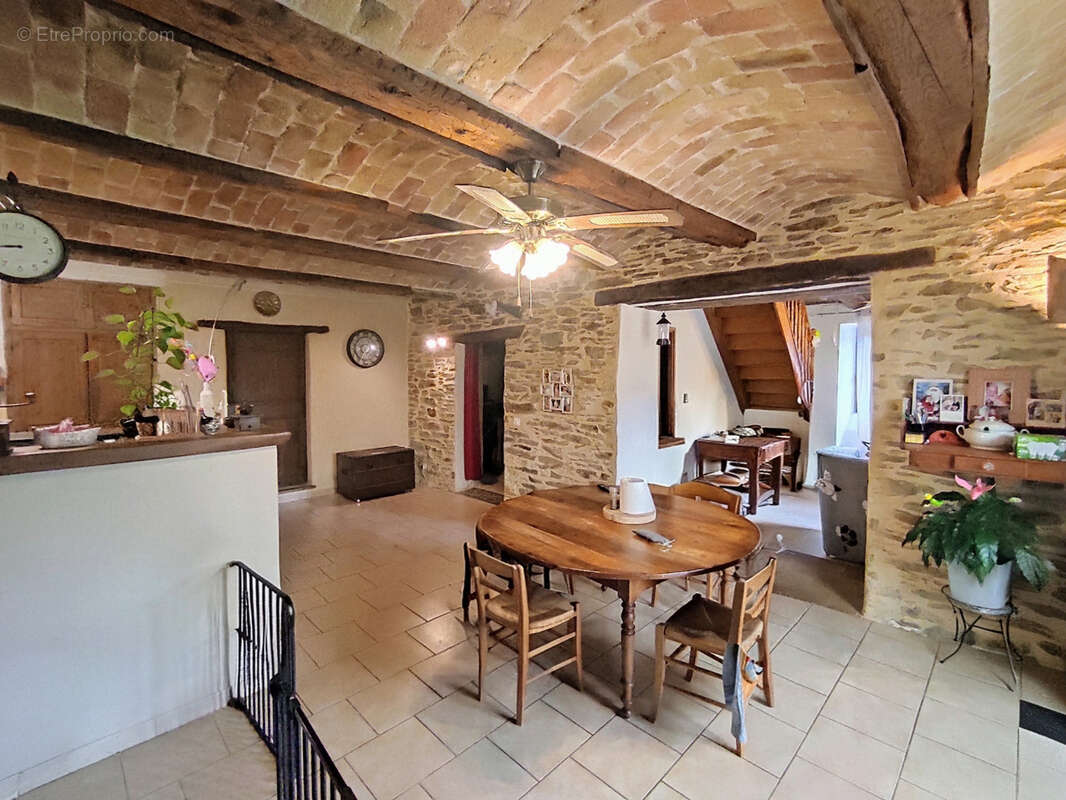 Maison à SAINT-PAUL-LA-COSTE
