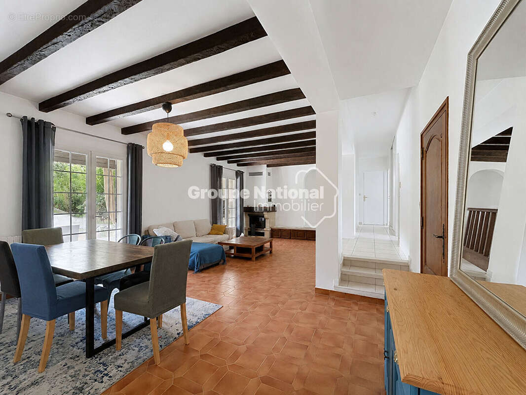 Maison familiale 5 chambres avec piscine à Pernes-les-Fontaines sur une parcelle de 800m2 - photo 4