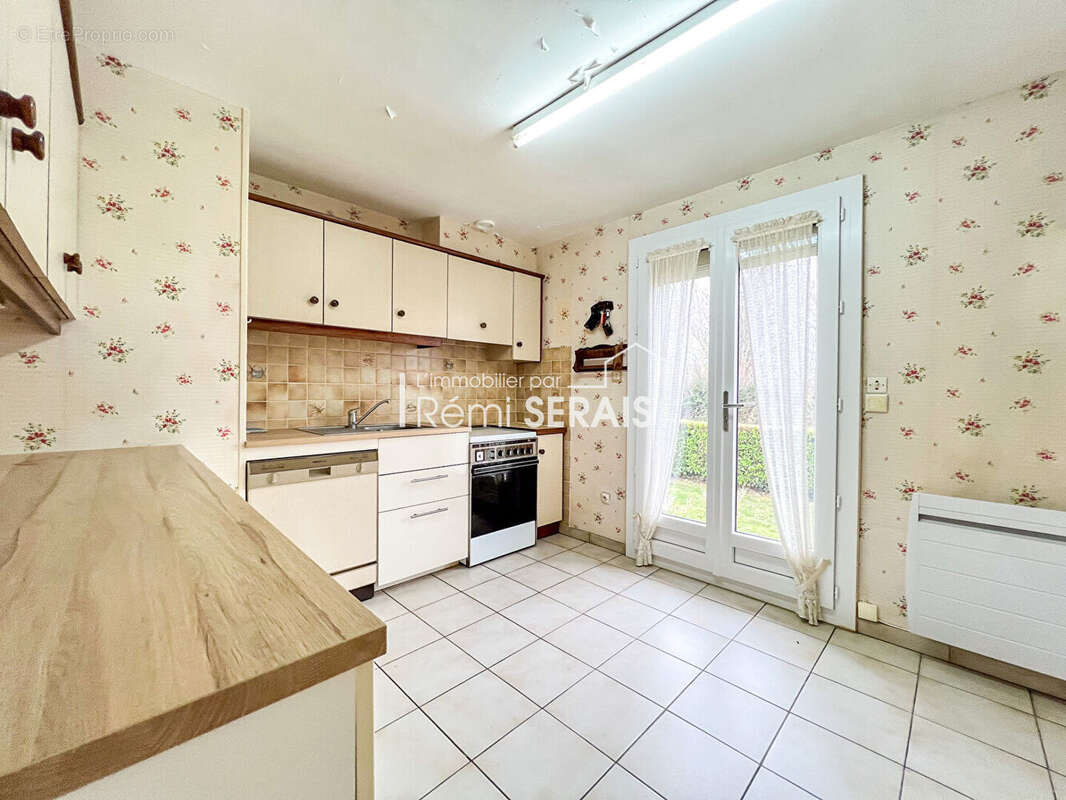 Montmerrei - Maison familiale avec jardin et garages - photo 3