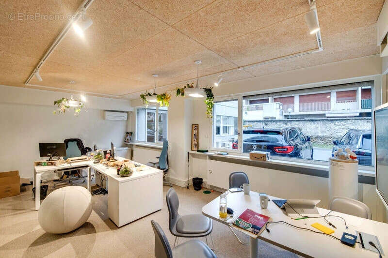 Métros Pt de Saint-Cloud et Pt de Sèvres, CORPIMMO vous propose à la vente un plateau indépendant avec sa grande cour et 15 plac - photo 12