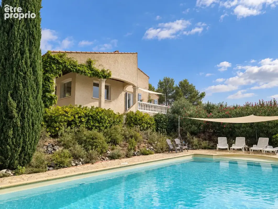 Villa d'architecte avec piscine, vues dégagées et grand terrain - photo 10