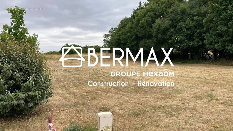 Terrain à NANTEUIL-EN-VALLEE