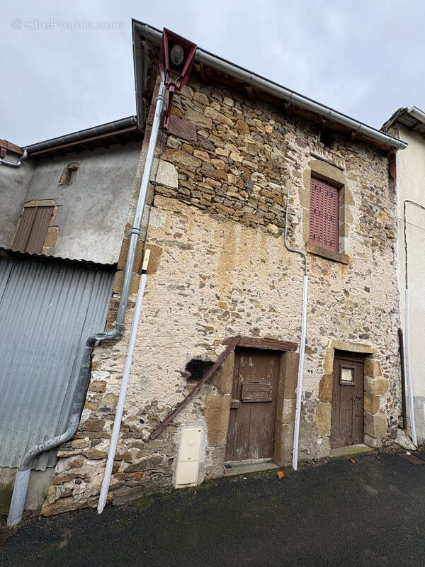 Maison à VIC-LE-COMTE