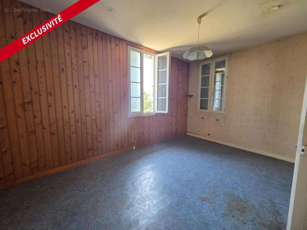 Maison 73 m² à rénover – Garage, terrain de 1 000 m² – Saint-Jean-d’Angély - photo 8