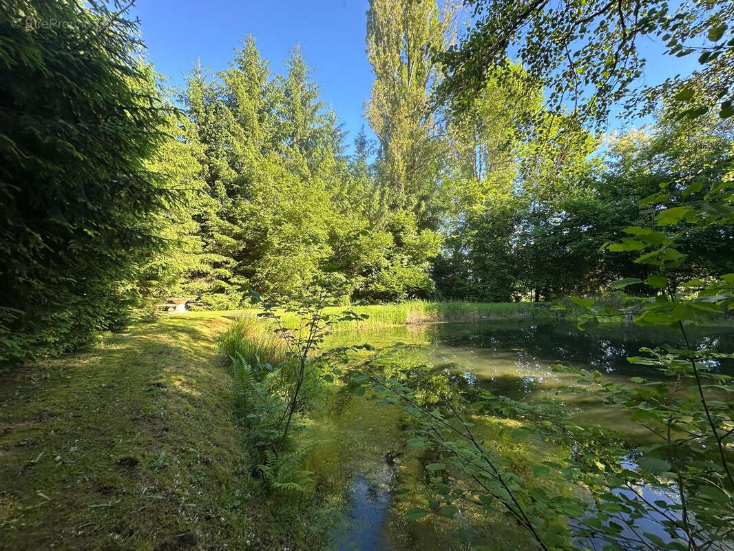 Maison à SAINT-BONNET-DES-QUARTS
