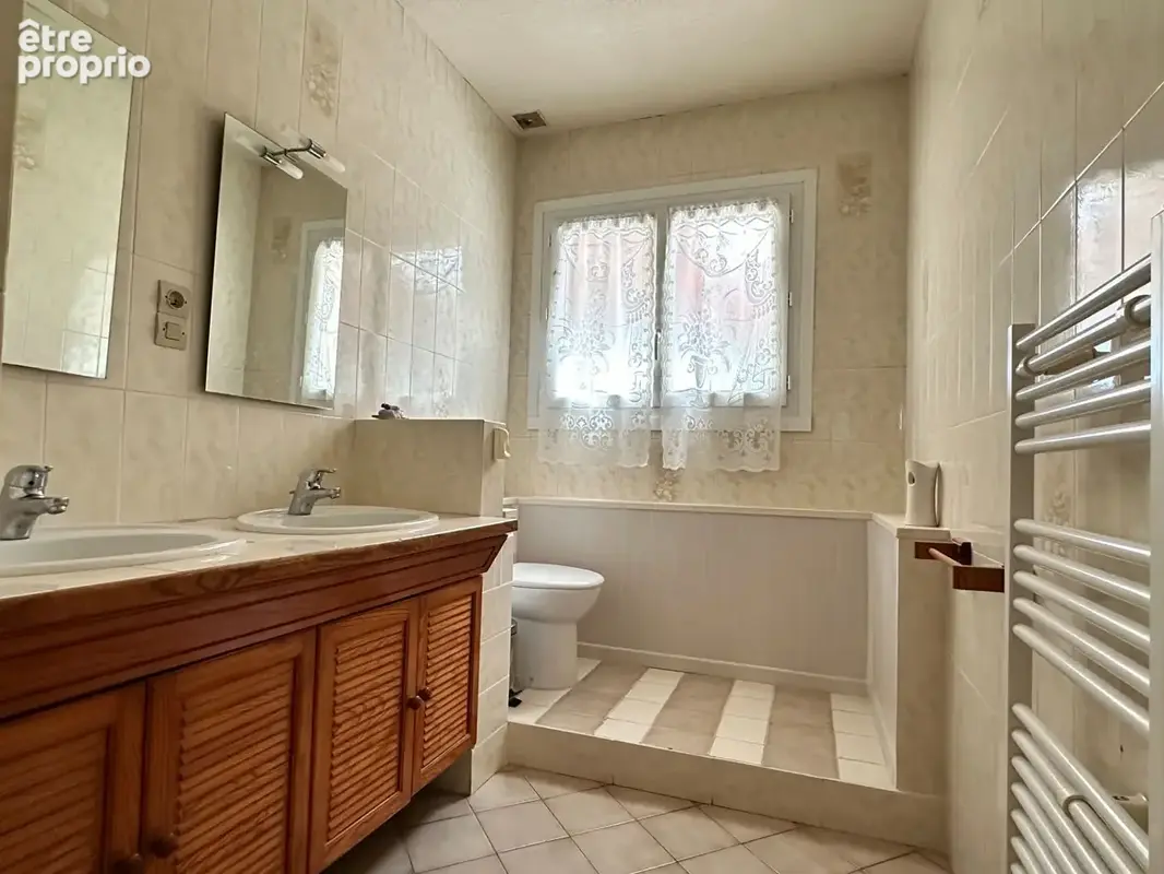 Maison de plain pied 131 m2 avec 1600m2 de jardin à Puymoyen - photo 11