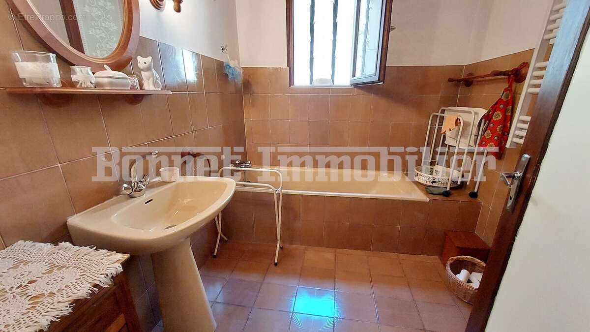 Maison à SAINT-FERREOL-TRENTE-PAS